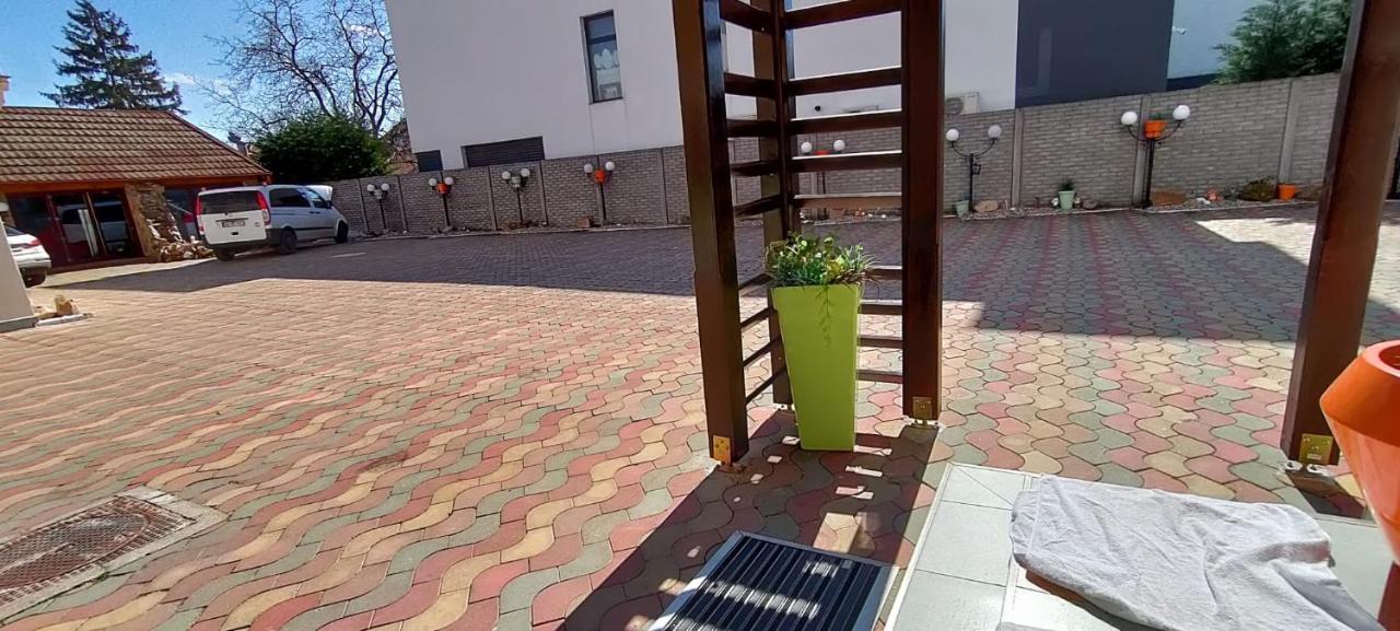 Pensiunea Sergiu & Geanina Arad Exteriör bild