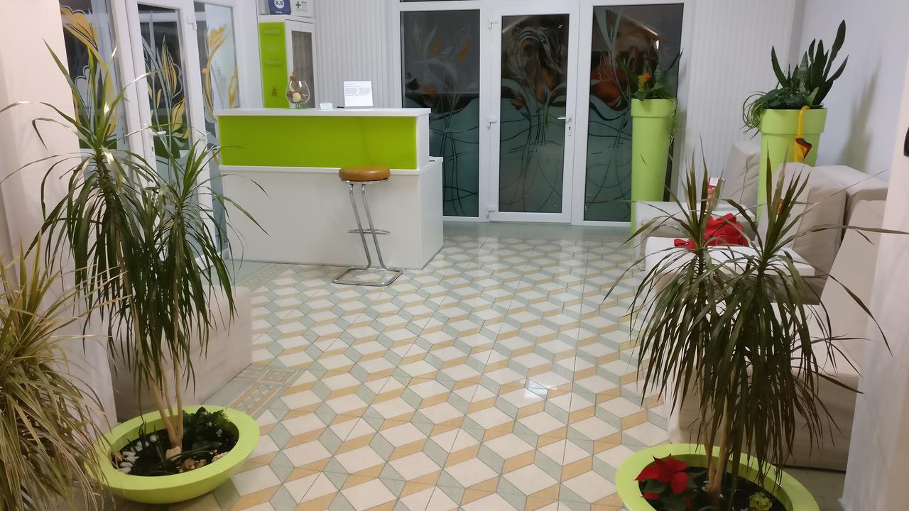 Pensiunea Sergiu & Geanina Arad Exteriör bild