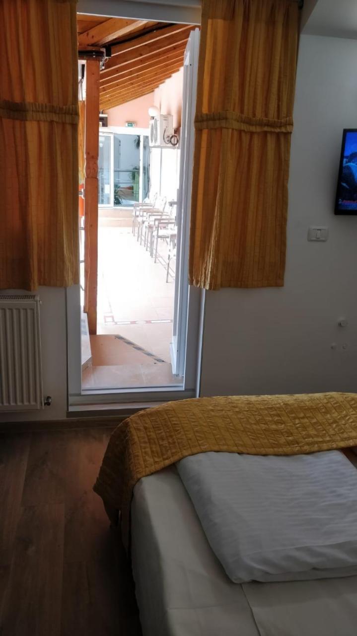 Pensiunea Sergiu & Geanina Arad Exteriör bild